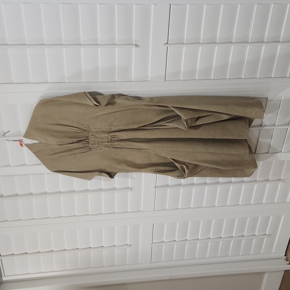 Khaki linen dress.  Looks much better on.